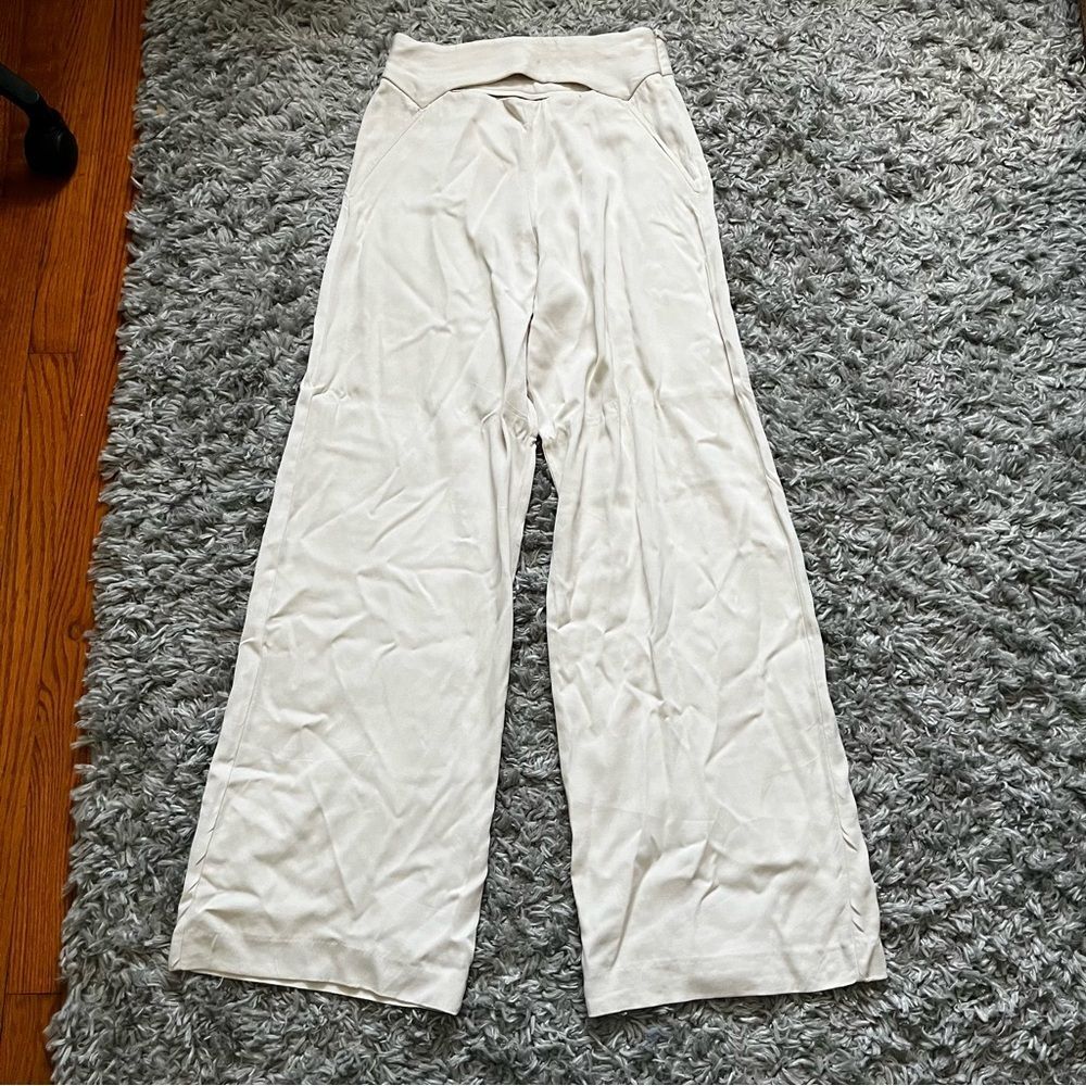 Zara cream colored trousers size medium